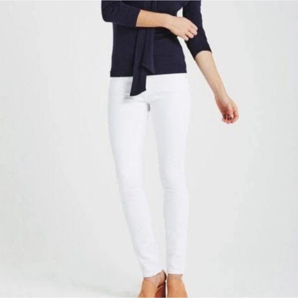 Woman’s AG Classic White Pant